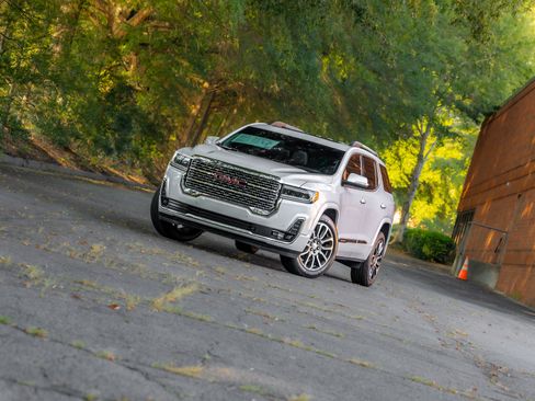 Used 2021 GMC Acadia Denali w/ Denali Technology Package FWD image 22
