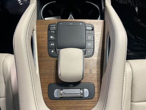 Used 2023 Mercedes-Benz GLS 450 4MATIC image 19