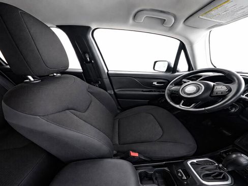 Used 2020 Jeep Renegade Altitude FWD image 10