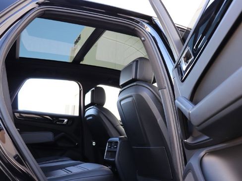 Used 2019 Porsche Cayenne S image 35
