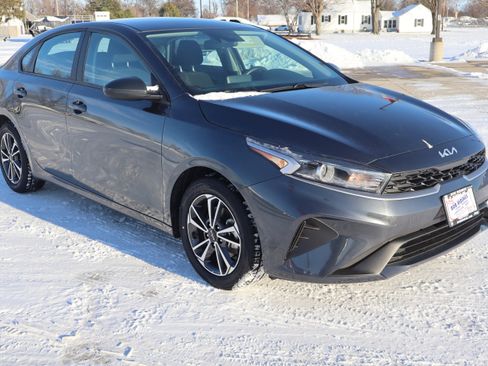 Used 2023 Kia Forte LXS image 4