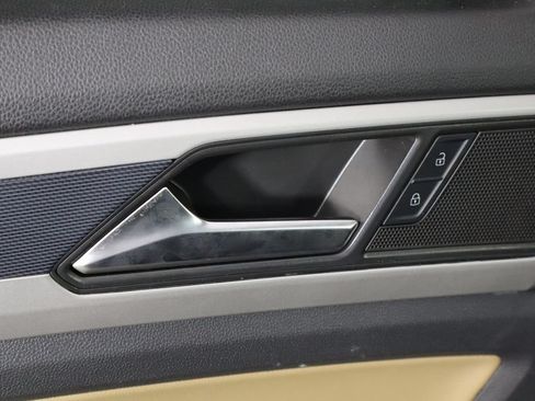 Used 2022 Volkswagen Atlas Cross Sport SE AWD/4WD image 19