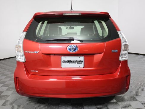 Used 2014 Toyota Prius V Three image 3