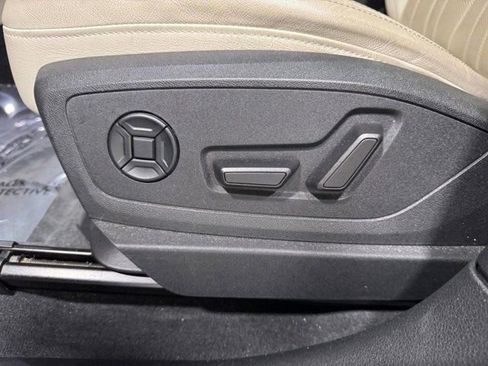 Used 2023 Audi e-tron Premium Plus w/ Premium Plus Package AWD/4WD image 26