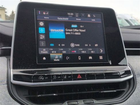 Certified 2025 Jeep Compass Latitude image 23