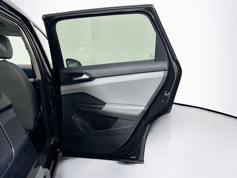 Used 2023 Volkswagen Taos SE w/ Panoramic Sunroof Package FWD image 29