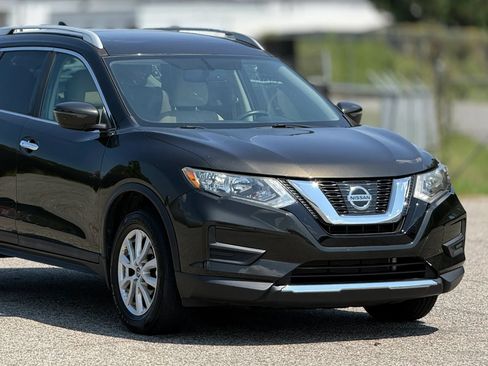 Used 2017 Nissan Rogue SV w/ Sun & Sound Touring Package AWD/4WD image 15