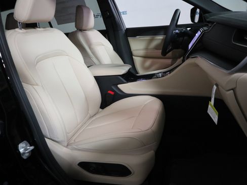 New 2025 Jeep Grand Cherokee L Limited w/ Black Appearance Package image 21