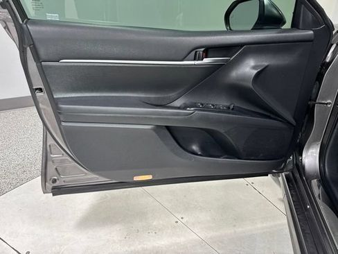 Used 2019 Toyota Camry Hybrid FWD image 12