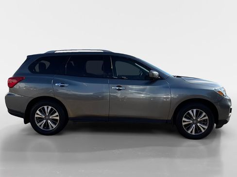 Used 2020 Nissan Pathfinder SV image 6