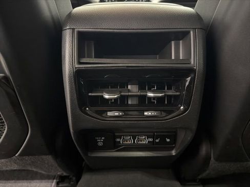 Used 2023 Jeep Grand Cherokee Limited w/ Black Appearance Package AWD/4WD image 27