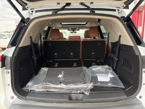 New 2026 Nissan Pathfinder Platinum image 19