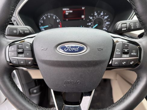 Used 2022 Ford Escape SE w/ Convenience Package FWD image 5