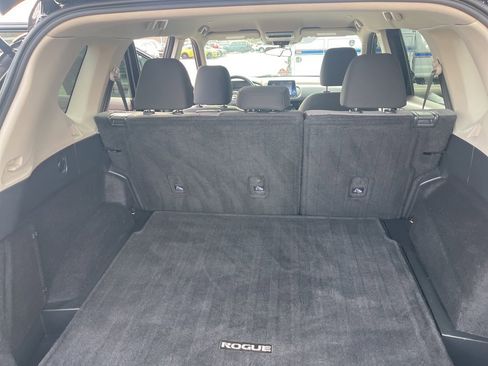 Used 2022 Nissan Rogue SV image 12