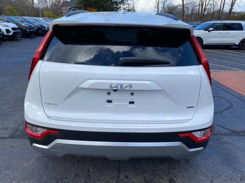 New 2025 Kia Niro LX image 4