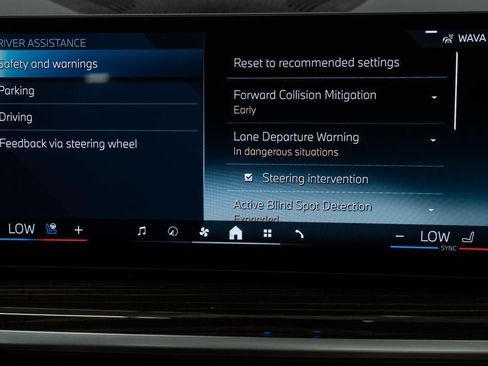 Used 2025 BMW X7 xDrive40i w/ Premium Package AWD/4WD image 32