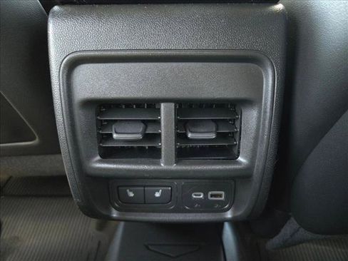 Used 2021 Cadillac XT4 Premium Luxury FWD image 17