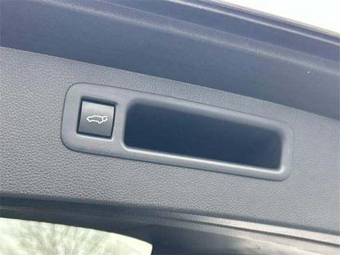 Used 2021 Toyota Highlander XLE image 13