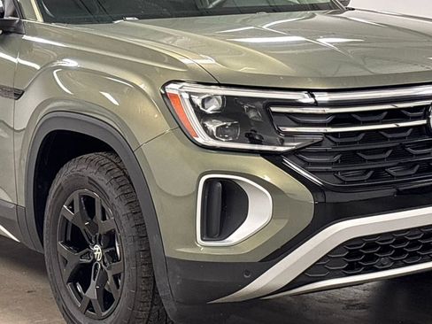 Used 2024 Volkswagen Atlas Peak Edition SE image 4