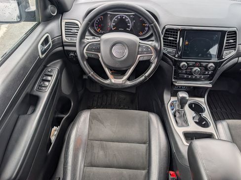 Used 2020 Jeep Grand Cherokee Altitude RWD image 9