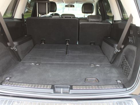 Used 2014 Mercedes-Benz GL 550 4MATIC w/ Driver Assistance Package image 25