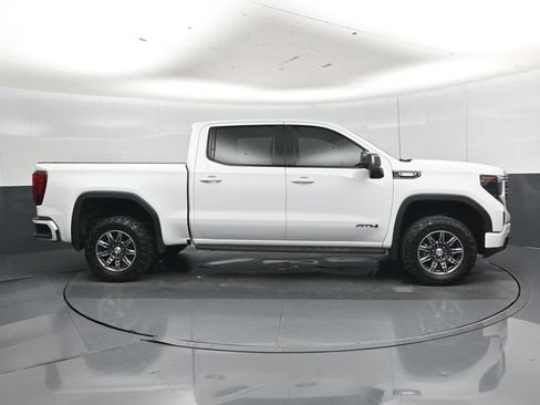 Used 2024 GMC Sierra 1500 AT4 w/ Technology Package AWD/4WD image 2