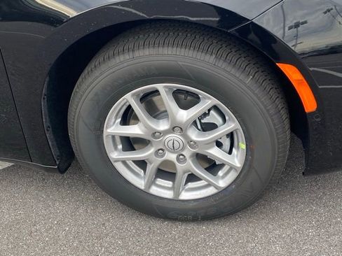 New 2026 Chrysler Pacifica Select image 11