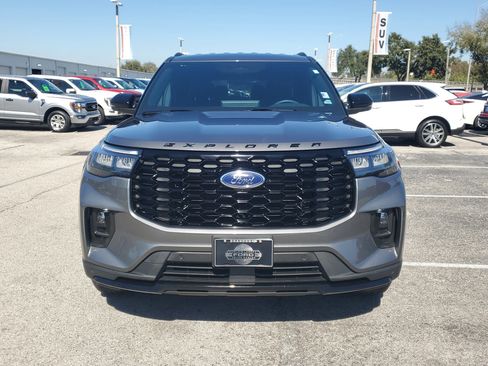 Certified 2025 Ford Explorer ST-Line image 2