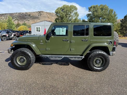 Used 2016 Jeep Wrangler Unlimited Sahara image 2