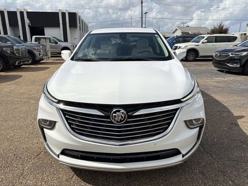Used 2023 Buick Enclave Essence FWD image 2