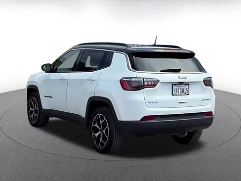 Used 2025 Jeep Compass Limited image 10