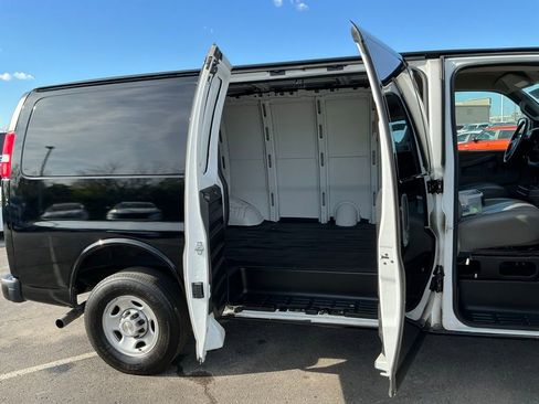 Used 2023 Chevrolet Express 3500 w/ Driver Convenience Package image 18