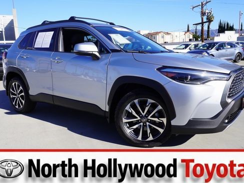 Certified 2022 Toyota Corolla Cross XLE image 1