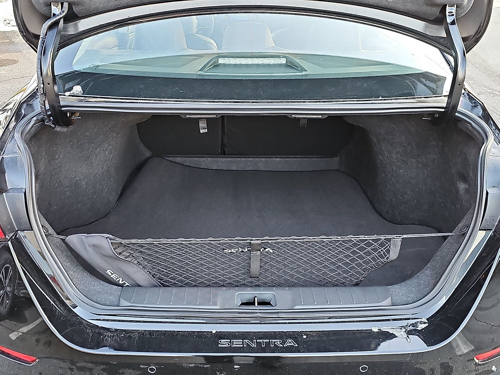 Used 2025 Nissan Sentra SR w/ SR Premium Package FWD image 30