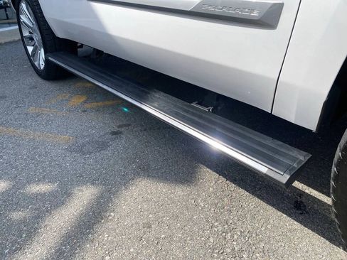 Used 2019 Cadillac Escalade Platinum AWD/4WD image 5