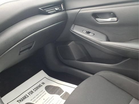 Used 2024 Nissan Sentra SV FWD image 23
