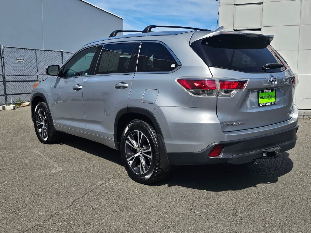 Used 2016 Toyota Highlander XLE AWD/4WD image 5