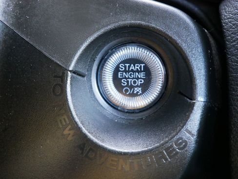 Used 2023 Jeep Renegade Limited image 28