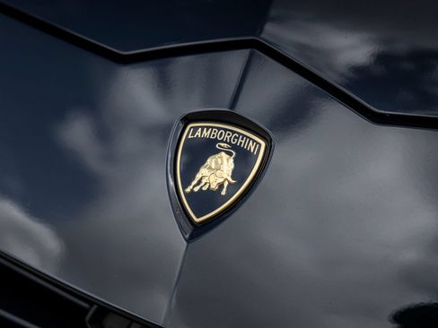 Used 2022 Lamborghini Urus AWD/4WD image 16