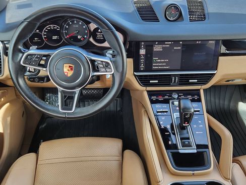 Used 2019 Porsche Cayenne AWD/4WD image 3