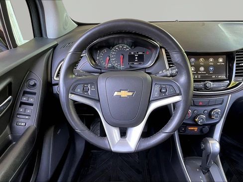 Used 2019 Chevrolet Trax LT w/ Sun & Sound Package AWD/4WD image 8