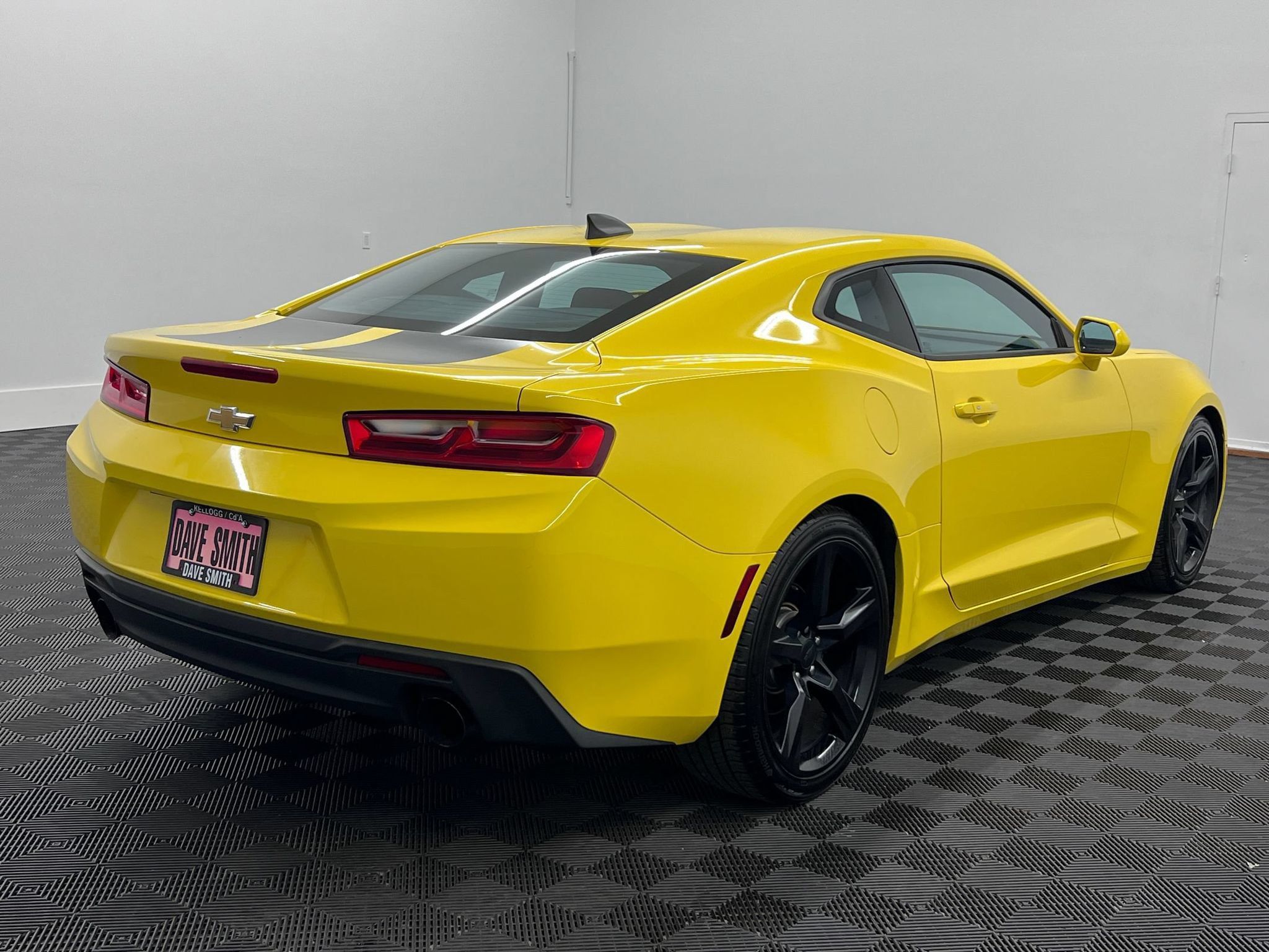Used 2017 Chevrolet Camaro LT RWD image 9