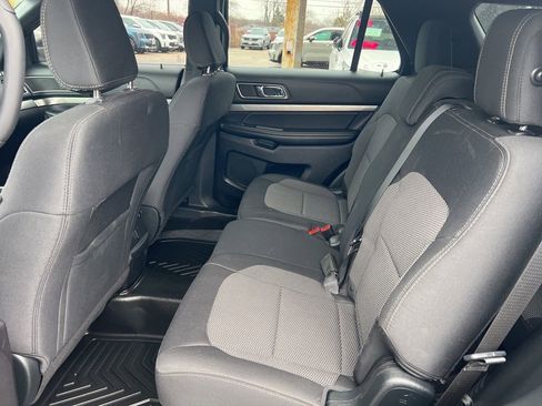 Used 2018 Ford Explorer XLT image 9