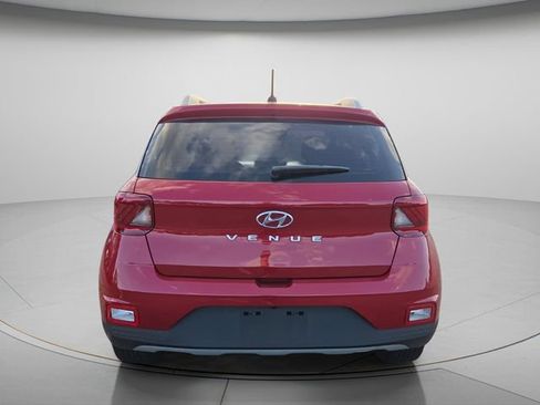 Used 2023 Hyundai Venue Limited FWD image 5
