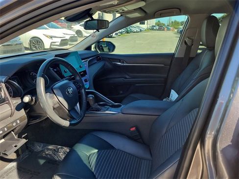 Used 2023 Toyota Camry SE image 10