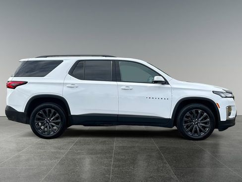 Used 2023 Chevrolet Traverse RS image 8