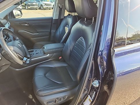 Used 2021 Toyota Highlander XLE AWD/4WD image 33