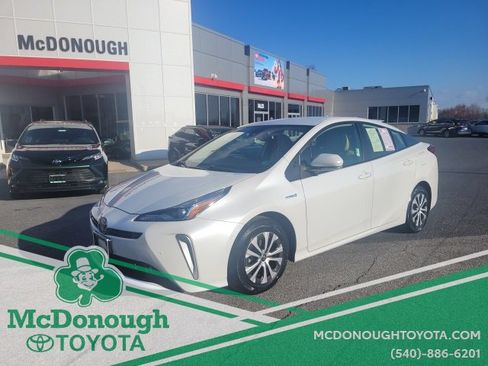 Certified 2022 Toyota Prius LE image 1