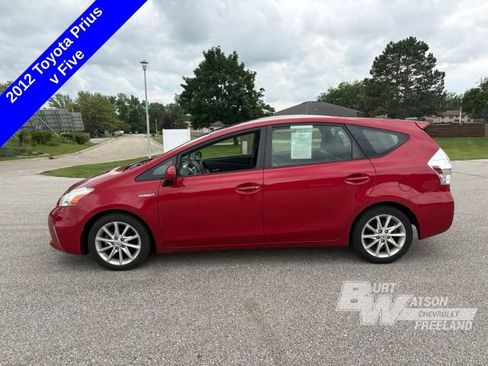 Used 2012 Toyota Prius V Five FWD image 3