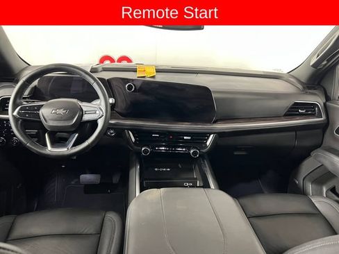 Used 2025 Chevrolet Suburban Z71 w/ Comfort Package AWD/4WD image 14